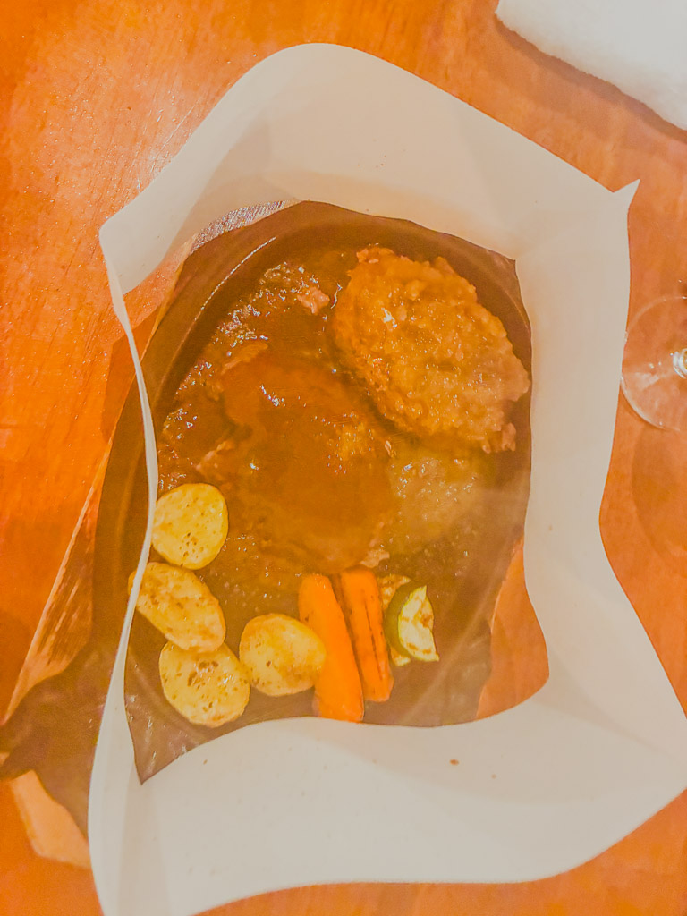 ALGOS DELI×HAMBURG paper-baked hamburg — patty wrapped in parchment and simmered in demi-glace sauce