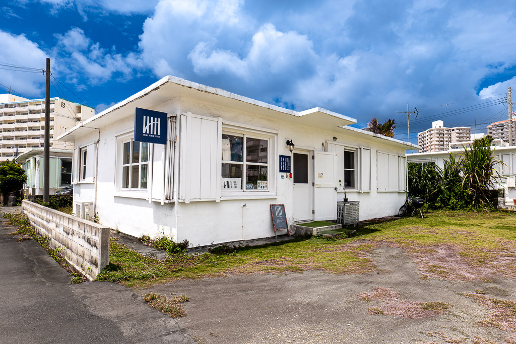 港川 (Minatogawa) minimal white gallery-style facade — Okinawa Urasoe Stateside town