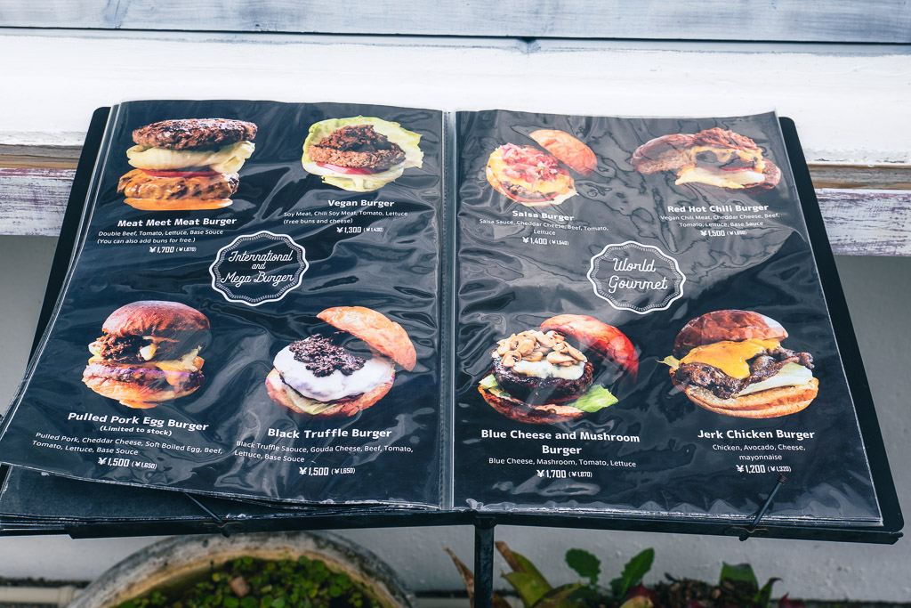 港川 (Minatogawa) UFO Burger Sandwich CAFE hamburger menu — Okinawa Urasoe Stateside town lunch