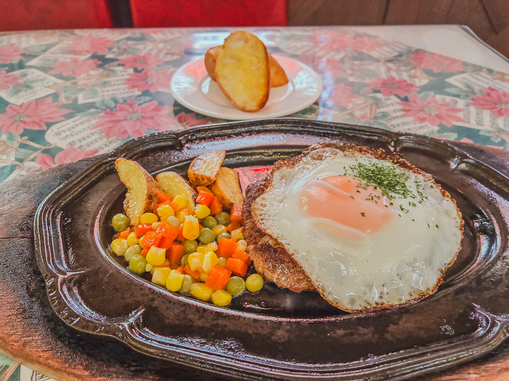 Pittsburgh Forum hamburger steak sunny side up egg vegetables potato