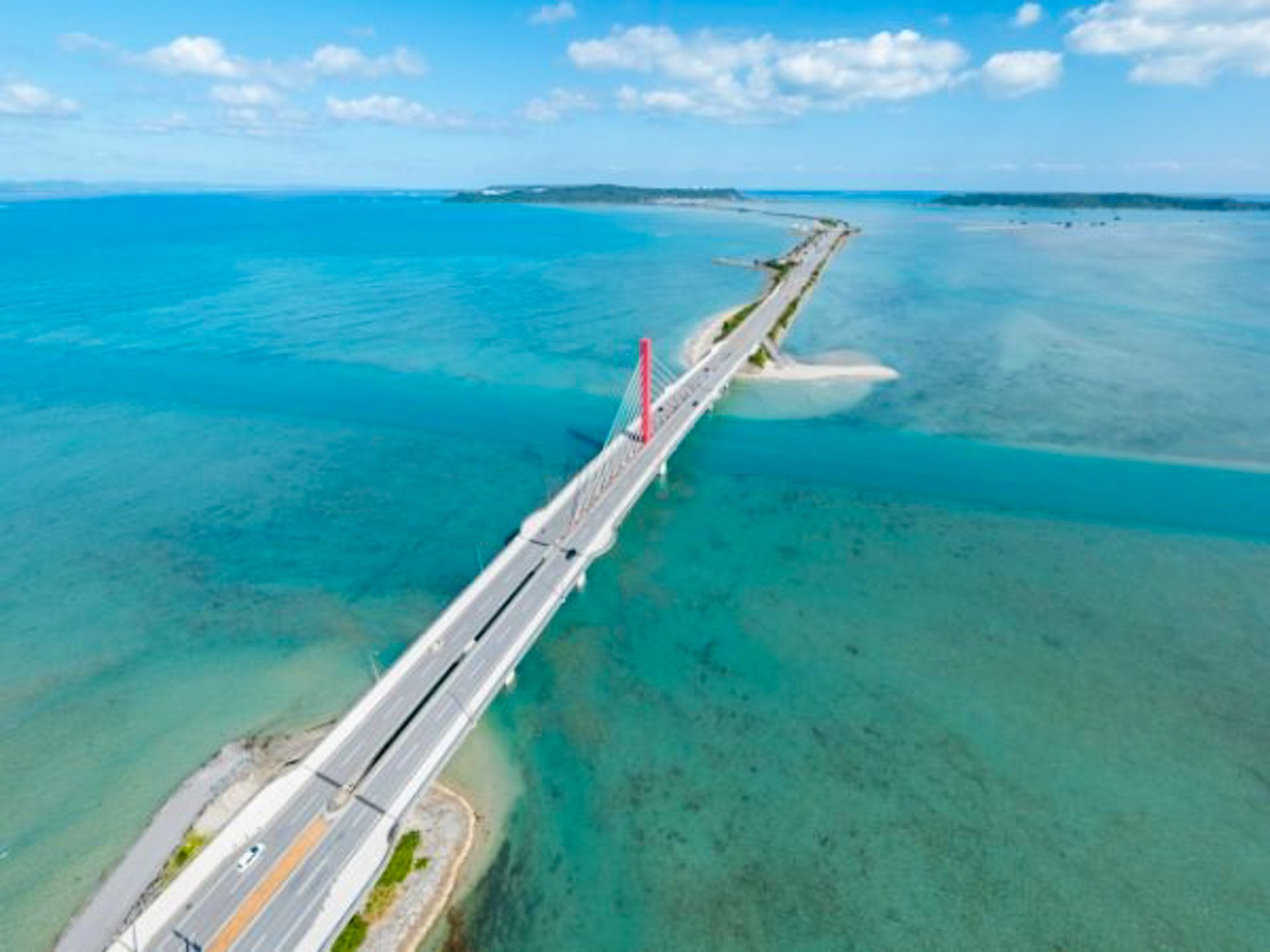 Kaichu Doro — a 4.75 km drive surrounded by emerald-blue ocean on both sides