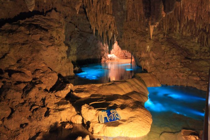 Okinawa World — nature and traditional arts theme park, one of Japan's largest limestone caves