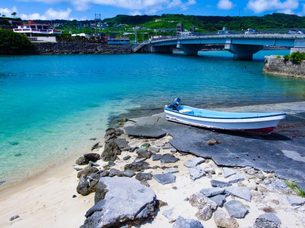 Ou Island — small island connected to mainland Okinawa by a 100m bridge, the cat island