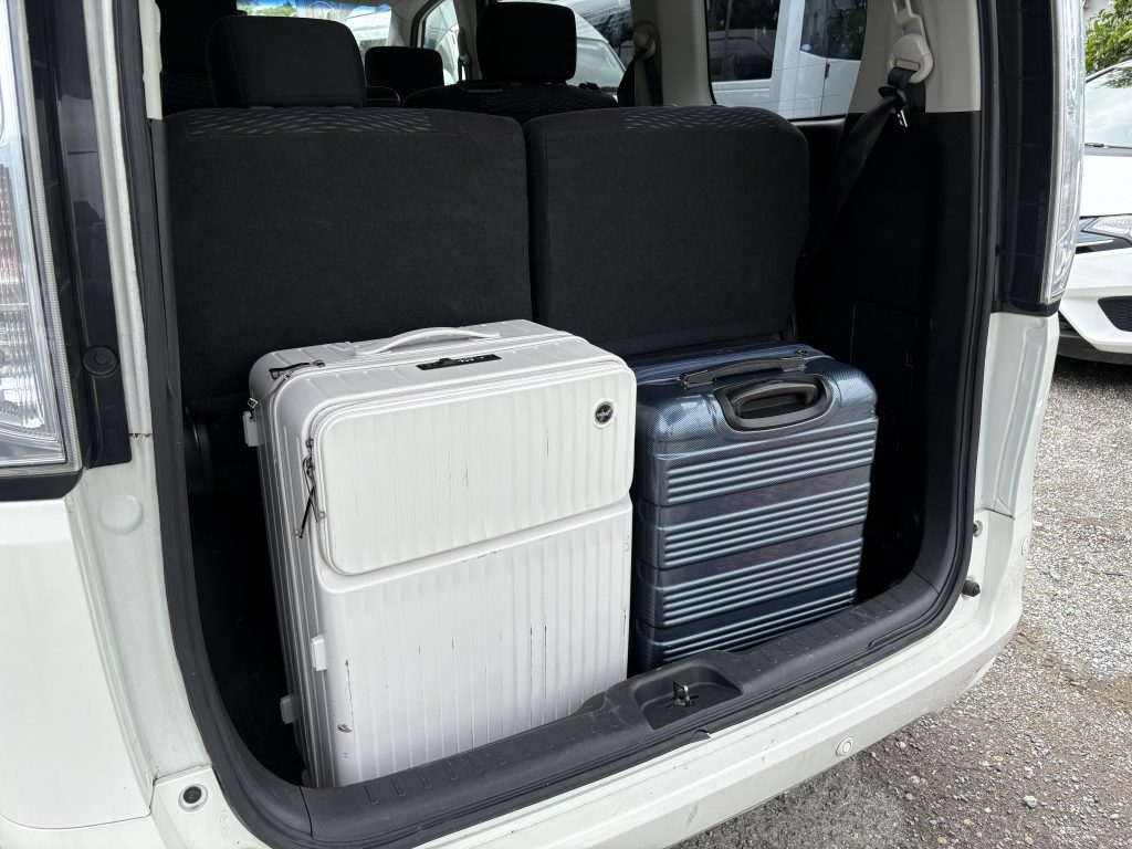Nissan Serena trunk — 3rd row deployed, 2 large suitcases