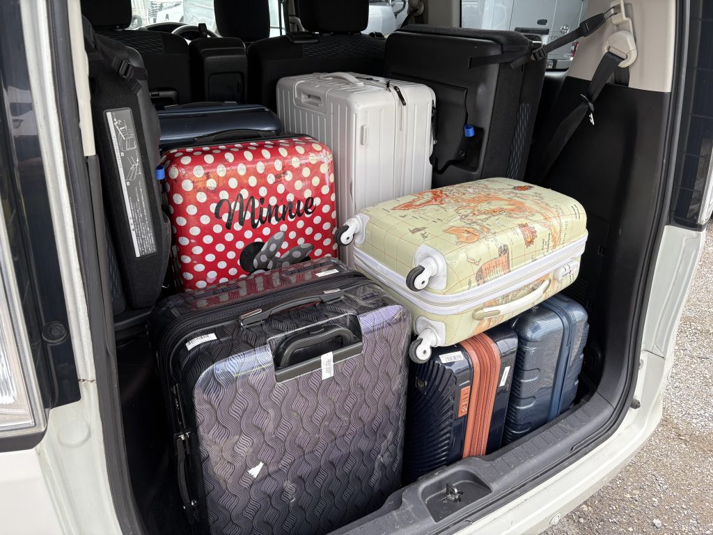 Nissan Serena trunk — 3rd row folded, alternate angle showing capacity