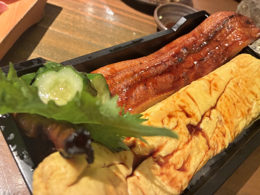Unaju — glazed grilled eel served alongside thick dashimaki tamago at Umi no Chinbora