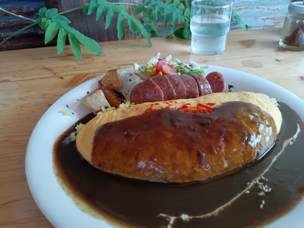 Yuigadokuson soup curry omelette with sausage and vegetables at the Furano curry house