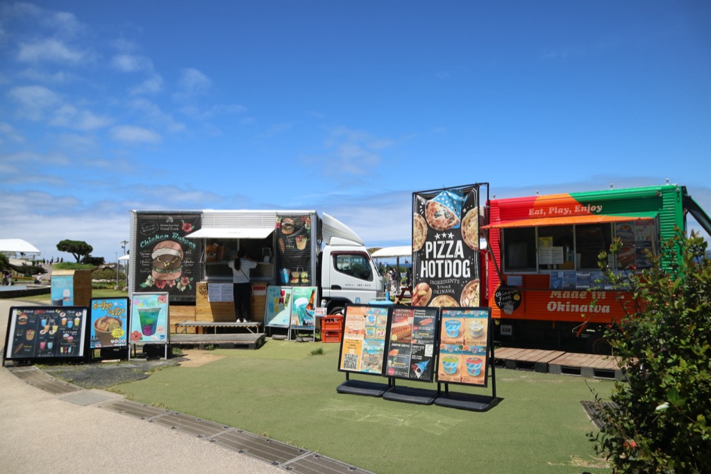 Food trucks in the plaza outside Churaumi Aquarium selling pizza, hot dogs and chicken burgers