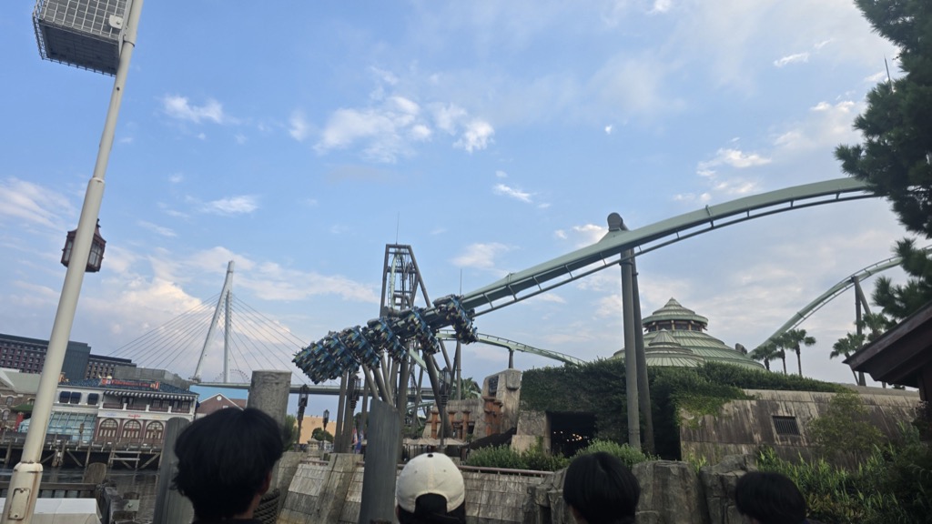 The Flying Dinosaur — coaster track through Jurassic Park