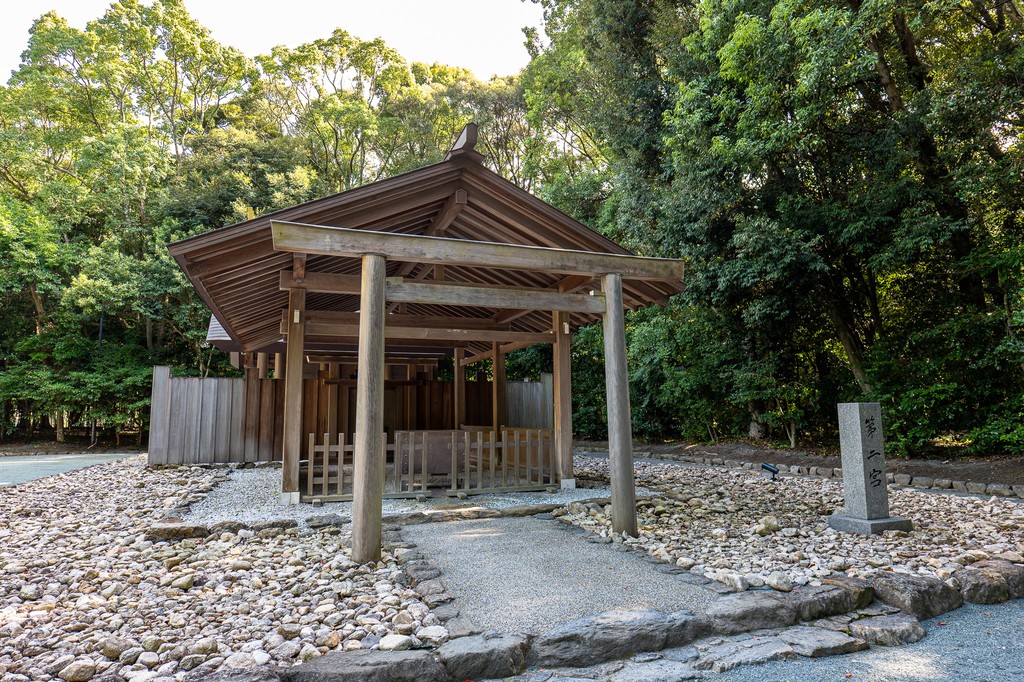 Second Shrine in the grounds of Hetsumiya