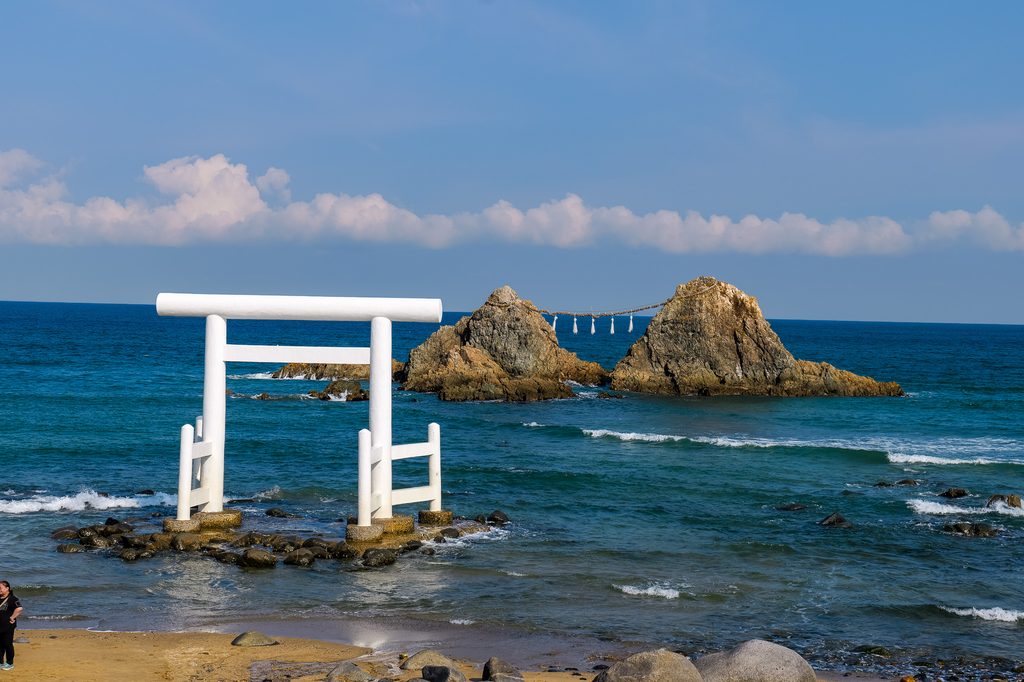 A close-up of the two Meoto Iwa rocks connected by the giant shimenawa rope, right rock male and left rock female