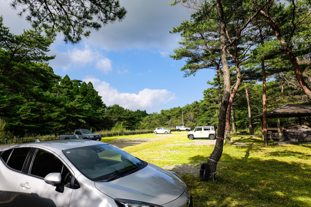 Forest and mountain scenery around the Takachiho-gawara parking area