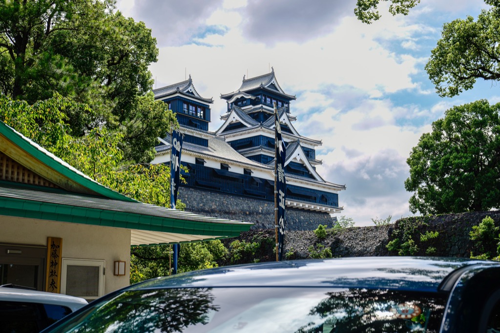 Looking up at the Great Keep of Kumamoto Castle from inside Kato Shrine grounds