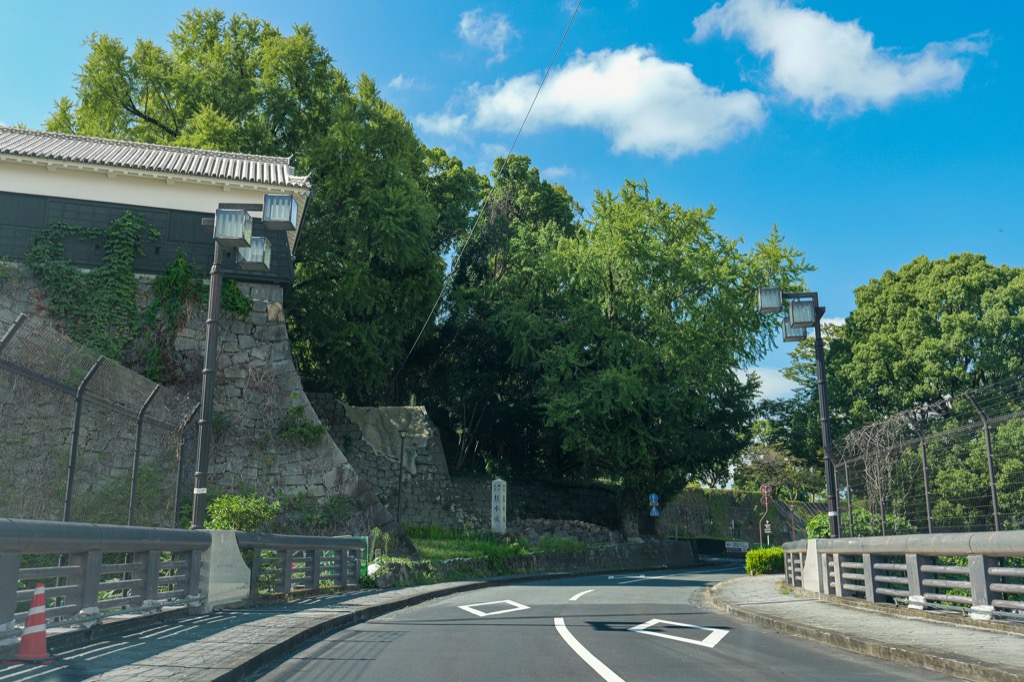 Path toward Kumamoto Castle