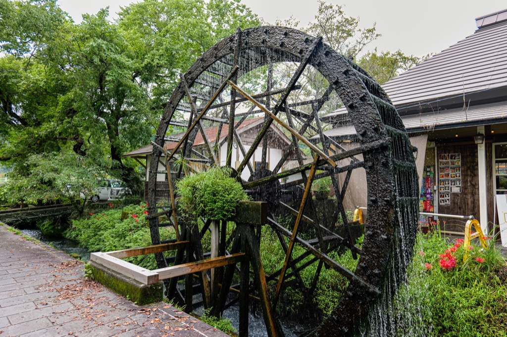 Michi-no-Eki Harajiri-no-Taki with its signature waterwheel