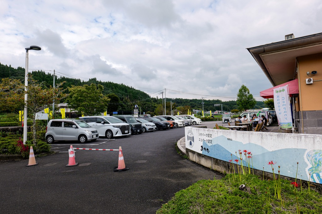 Michi-no-Eki Harajiri-no-Taki parking area facing the road