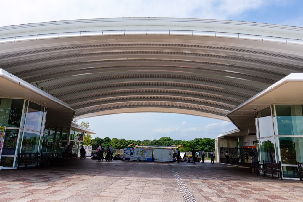 Yoshinogari Historical Park East Gate — entrance arch by the Historical Park Center