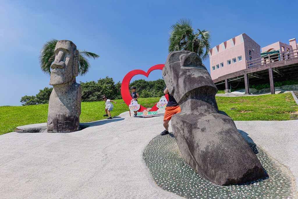 Colorful Moai photo area